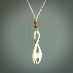 Hand carved Single twist pendant with a little koru carved into the bottom. This pendant is carved from a lovely cream coloured bone. The artist is Yuri Terenyi. Bone art to wear by NZ Pacific.