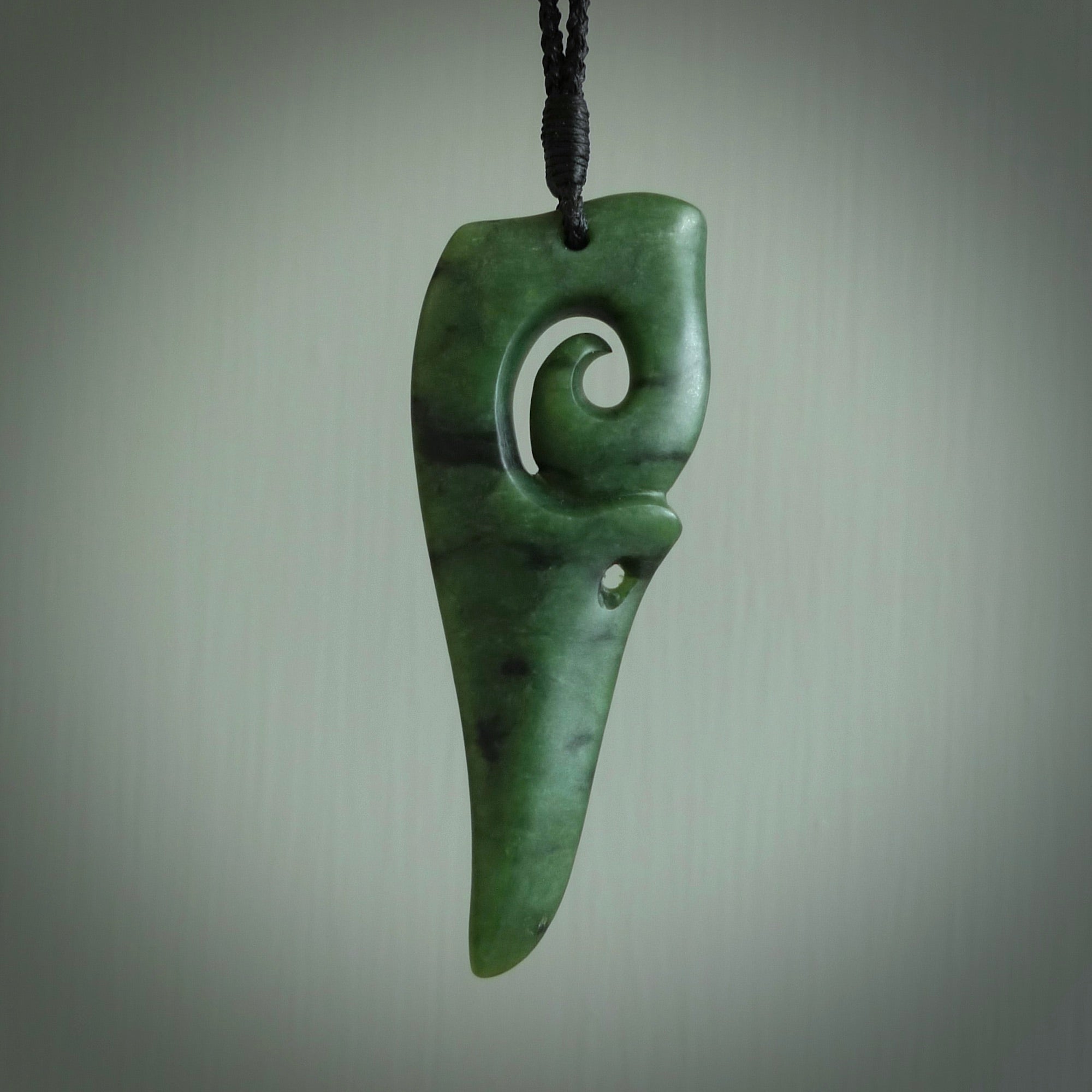 Hand carved huia bird skull made from New Zealand Marsden Jade pendant. Carved for NZ Pacific by Kyohei Noguchi. This is a contemporary piece of jewellery that is carved with intricate detail and clearly shows a beautiful bird skull. We ship this free worldwide with DHL Express Courier.