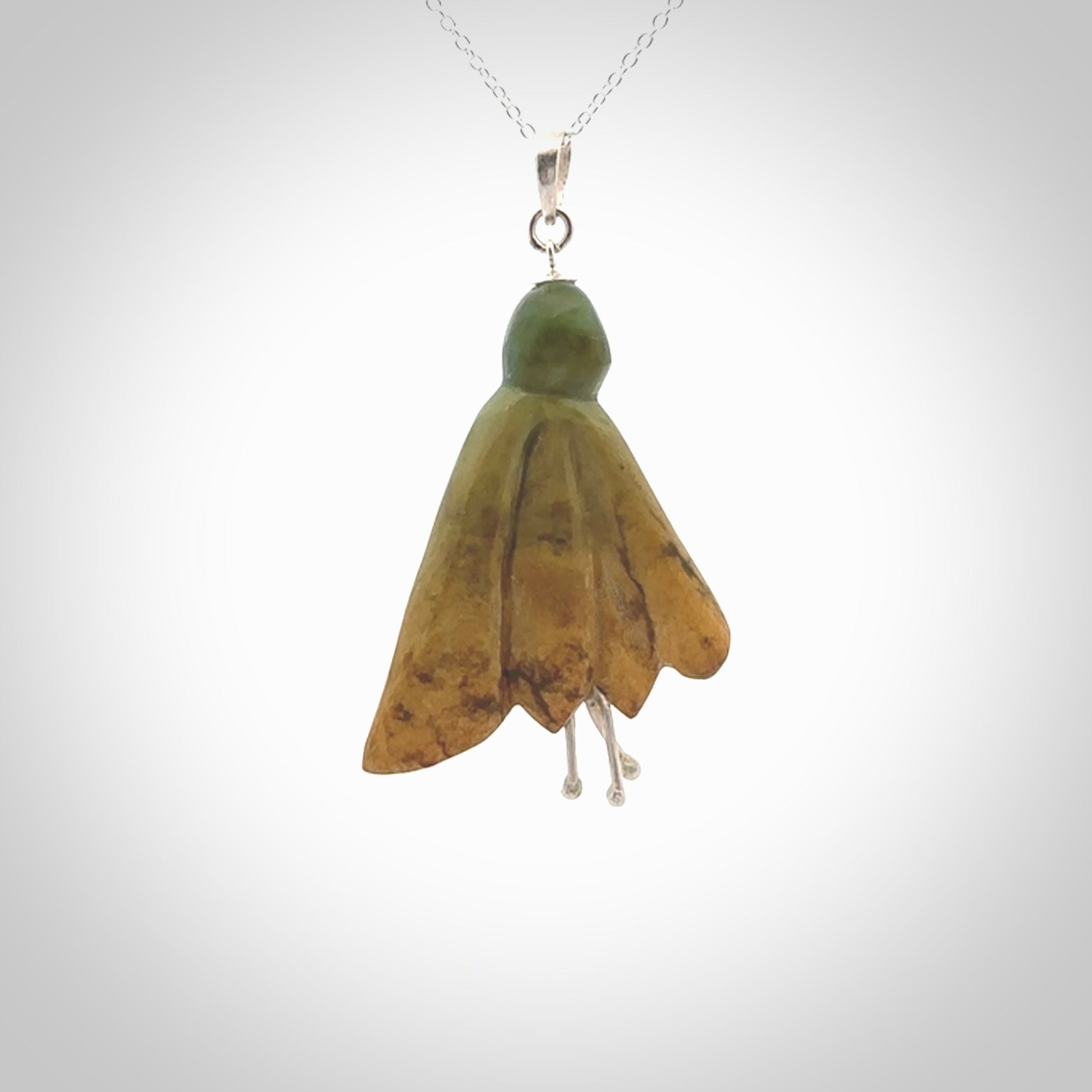 This kowhai flower drop pendant is beautifully hand made with gorgeous flair. It is fashionable and perfect for a women with style. Hand carved from a gorgeous piece of New Zealand Flower jade and sterling silver - this is an elegant and beautiful piece of art to wear.