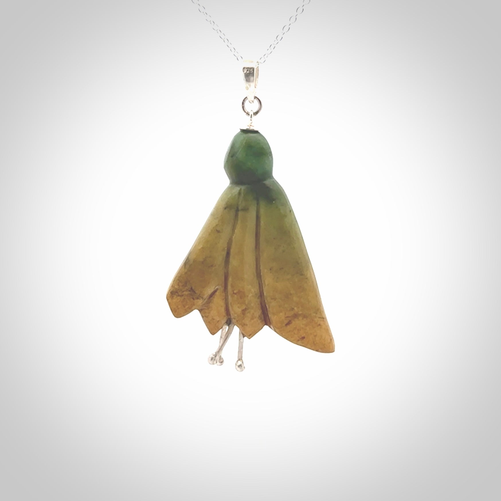 This kowhai flower drop pendant is beautifully hand made with gorgeous flair. It is fashionable and perfect for a women with style. Hand carved from a gorgeous piece of New Zealand Flower jade and sterling silver - this is an elegant and beautiful piece of art to wear.