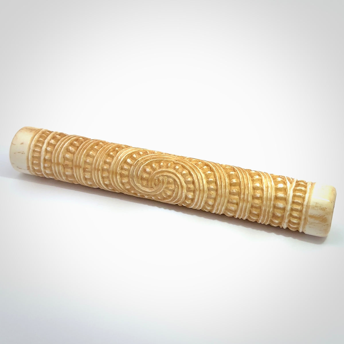 A traditional hand carved Māori flute. This piece is made from bone and is a fully functioning musical instrument and can be played. Beautiful ethnic art hand made by NZ Pacific.