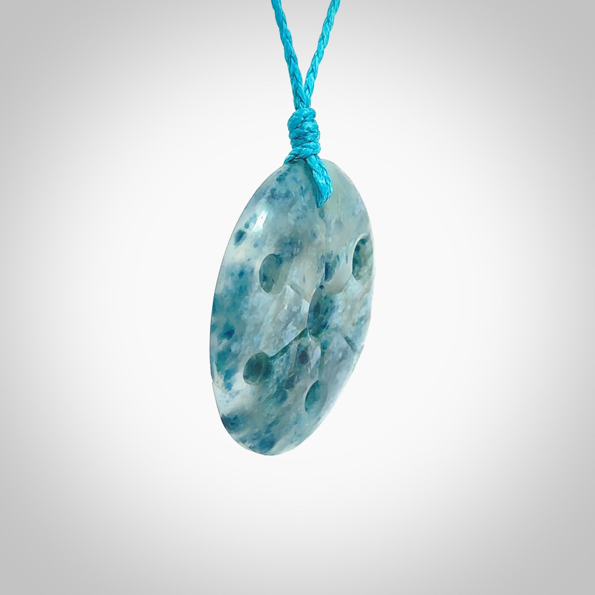 This is a handcrafted aotea stone contemporary disc pendant. This is a wonderful work of art hand made by Ana Krakosky. We ship this worldwide for free and are happy to answer any questions that you may have about these or other products on our website.