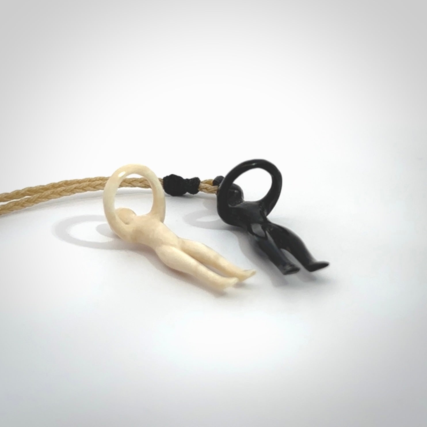 This small sized couples embrace pendant is made from Bone and Buffalo Horn. We've hand carved this piece for all the lovers out there. Free postage worldwide. Bone and Buffalo Horn couple hugging jewellery. Provided with an adjustable oat coloured cord and packaged in a woven kete pouch.