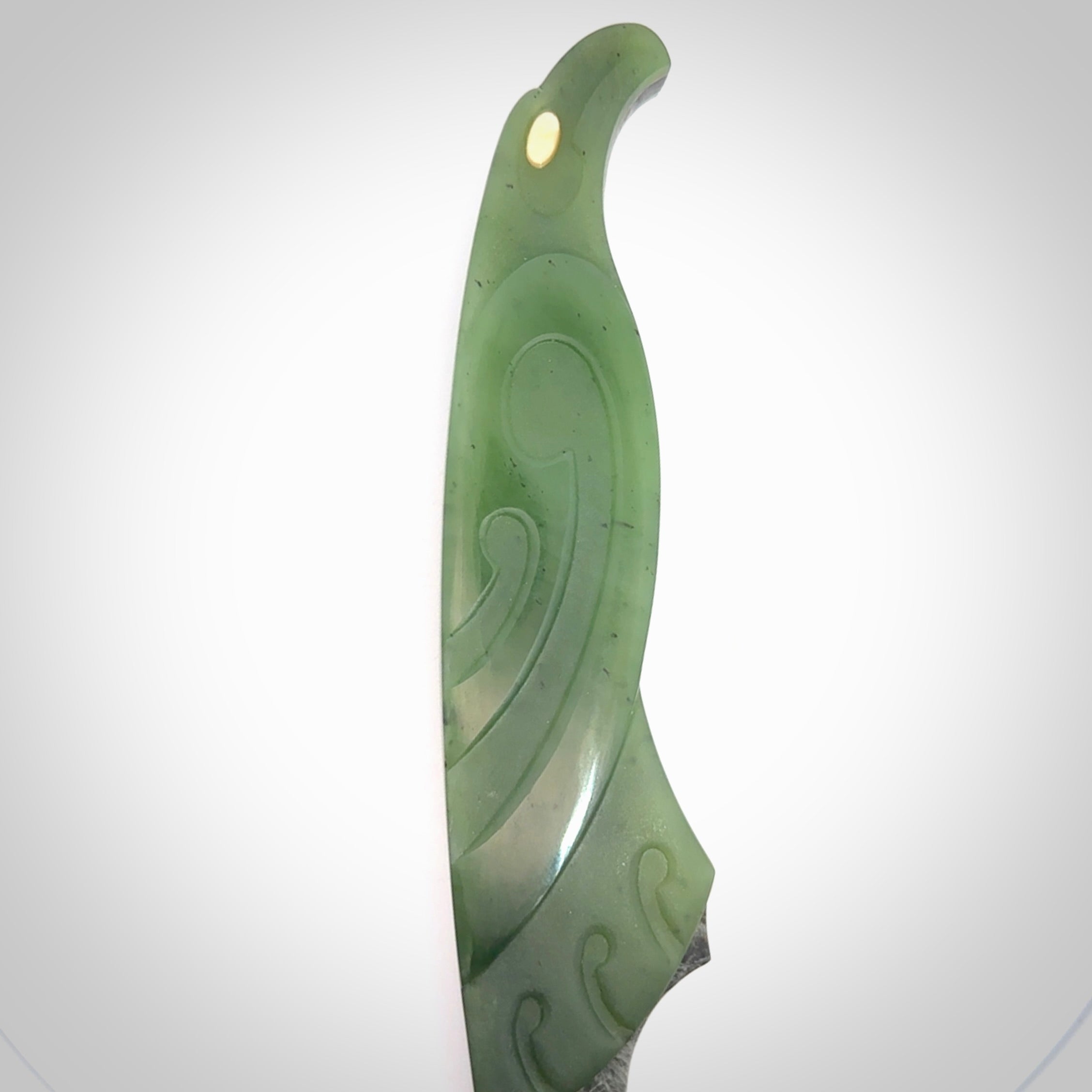 A hand carved large New Zealand Jade Haast Eagle knife display art. A large sized hand made Jade Haast eagle knife by New Zealand artist Kerry Thompson. One off work of art to display.