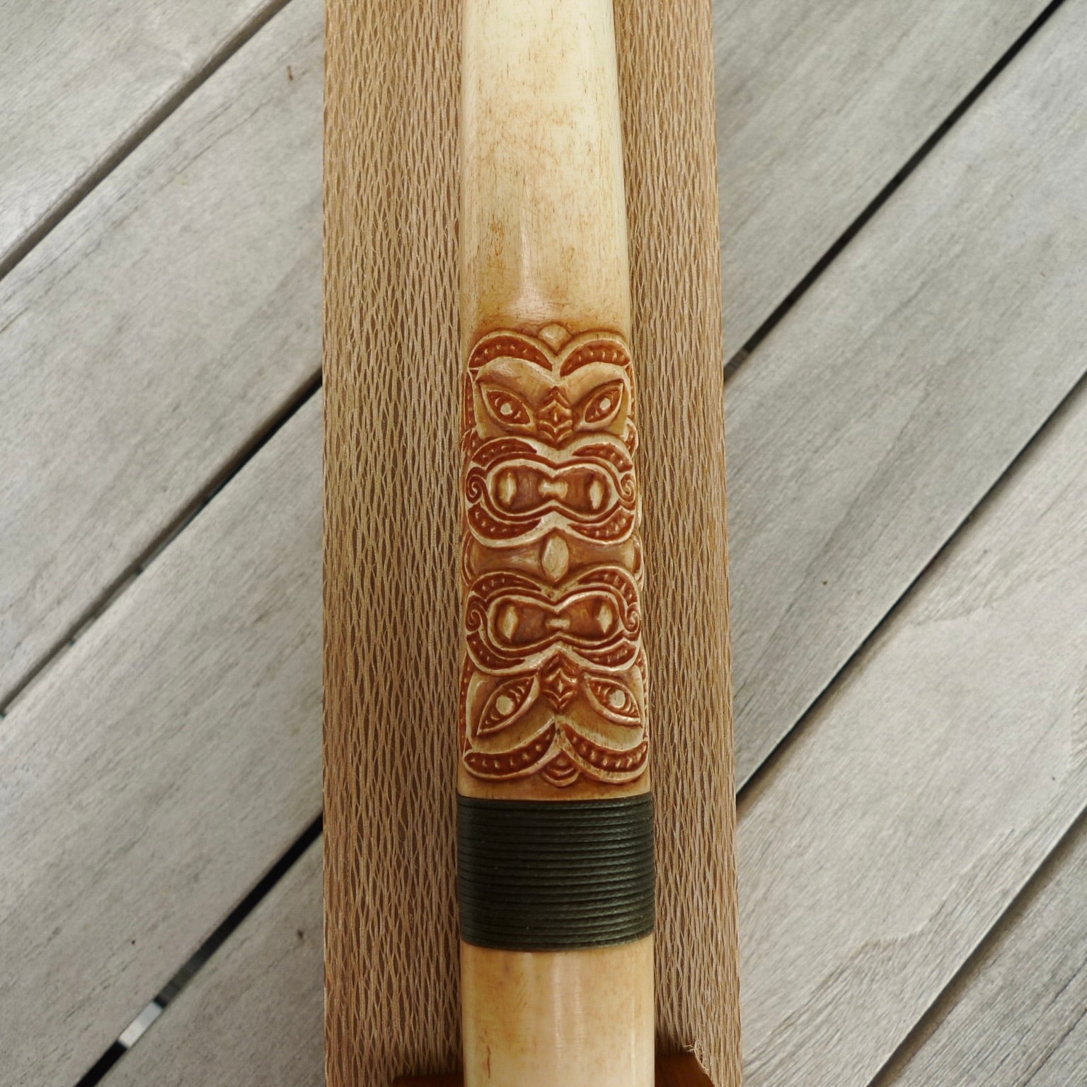 A traditional hand carved Māori flute. This piece is made from bone and is a fully functioning musical instrument and can be played. Beautiful ethnic art hand made by NZ Pacific. One off flute hand made by Yuri Terenyi.