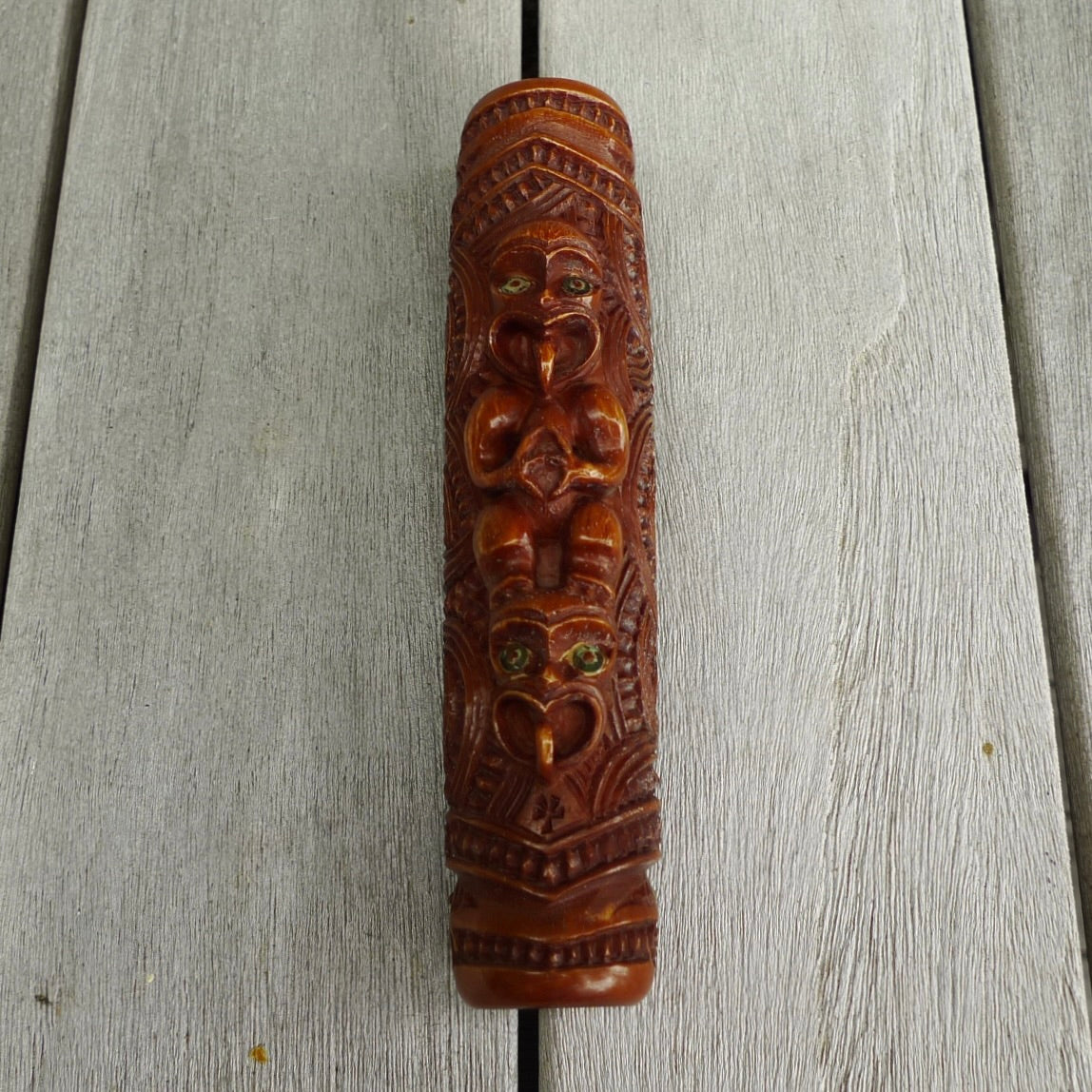 A traditional hand carved Māori flute. This piece is made from stained bone and is a fully functioning musical instrument and can be played. Beautiful ethnic art hand made by NZ Pacific. Hand carved by Yuri Terenyi.