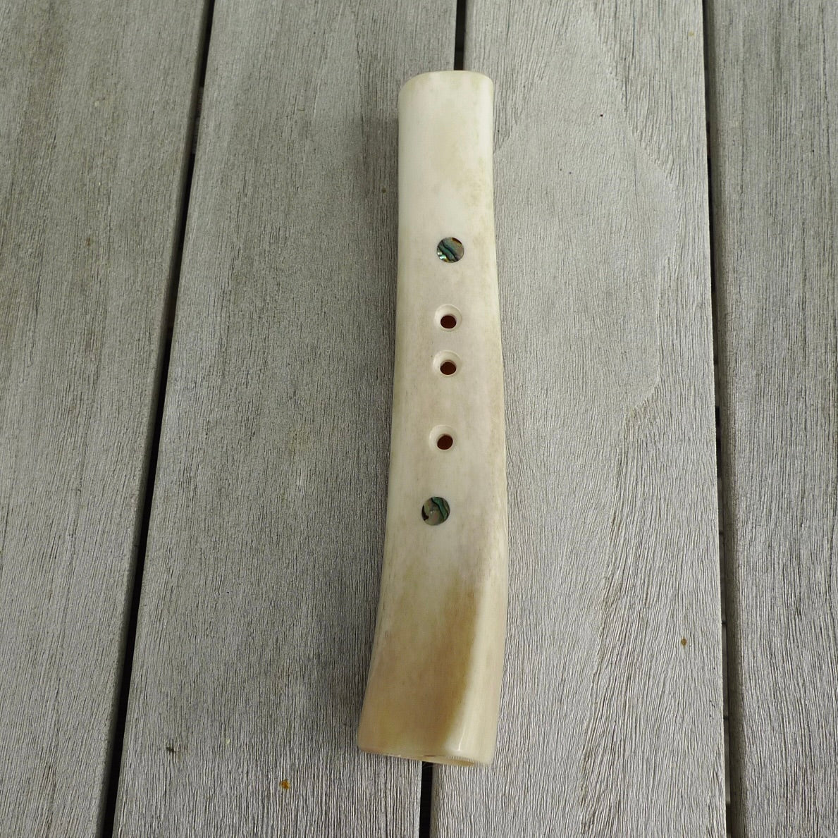 A traditional hand carved Māori flute. This piece is made from bone and is a fully functioning musical instrument and can be played. Beautiful ethnic art hand made by NZ Pacific.