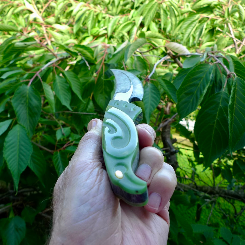 A hand carved large New Zealand Jade Haast Eagle knife display art. A large sized hand made Jade Haast eagle knife by New Zealand artist Kerry Thompson. One off work of art to display.