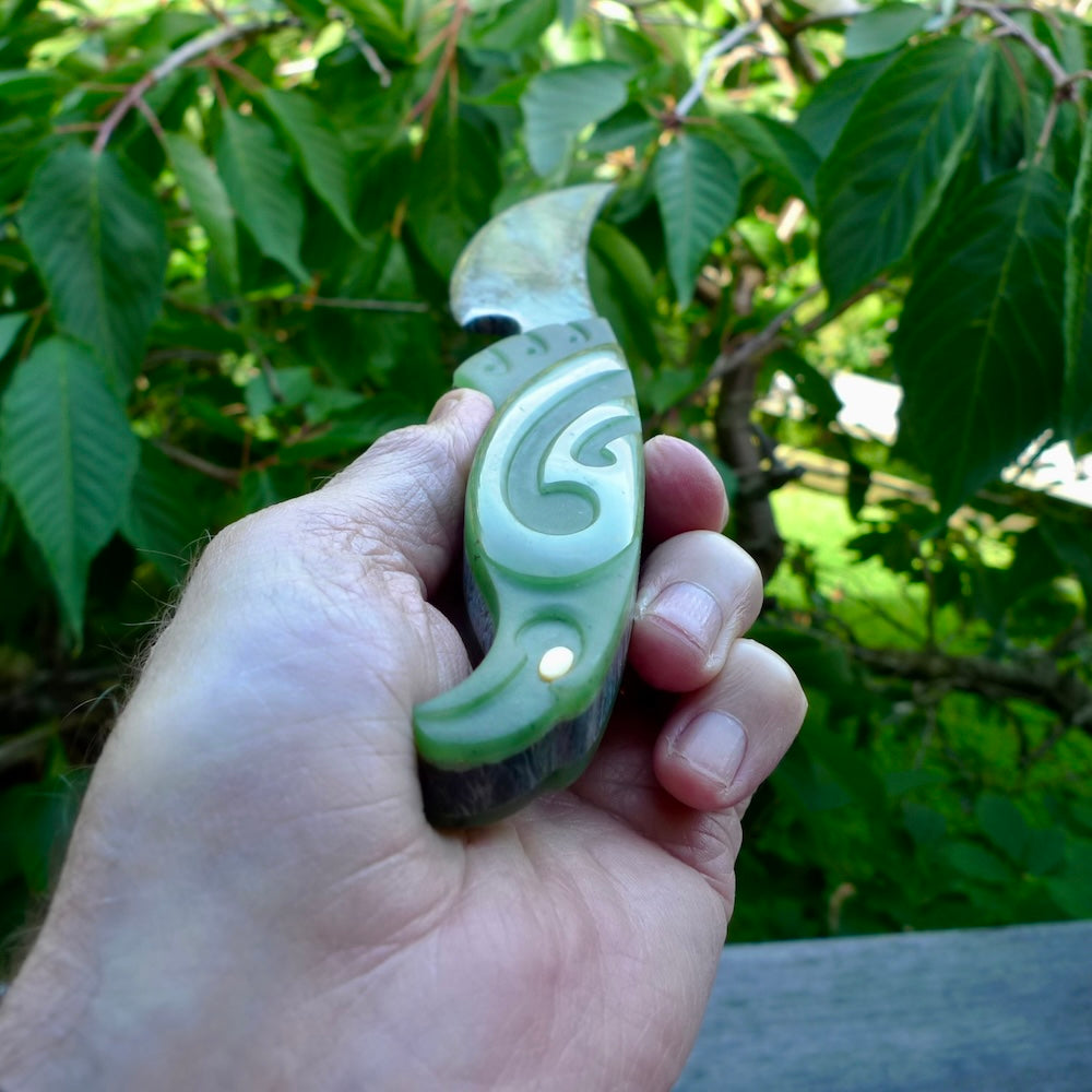 A hand carved large New Zealand Jade Haast Eagle knife display art. A large sized hand made Jade Haast eagle knife by New Zealand artist Kerry Thompson. One off work of art to display.