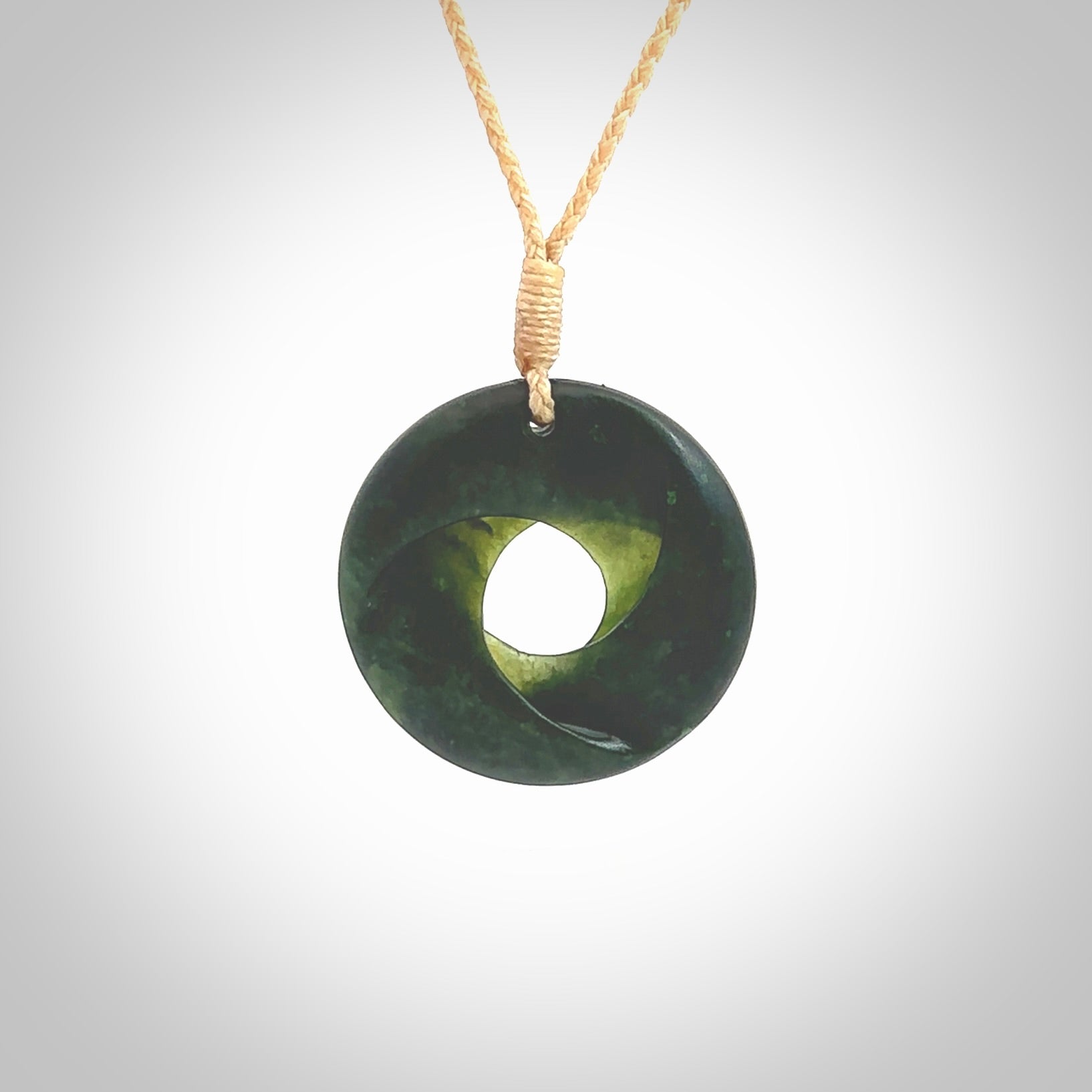 This small sized piece is a hand carved möbius ribbon pendant. Kyohei Noguchi has carved this from New Zealand Nephrite Jade. It has very subtle colour variations in the stone and is a delightful, small and artistic piece of jewellery. Delivered with an adjustable beige cord.