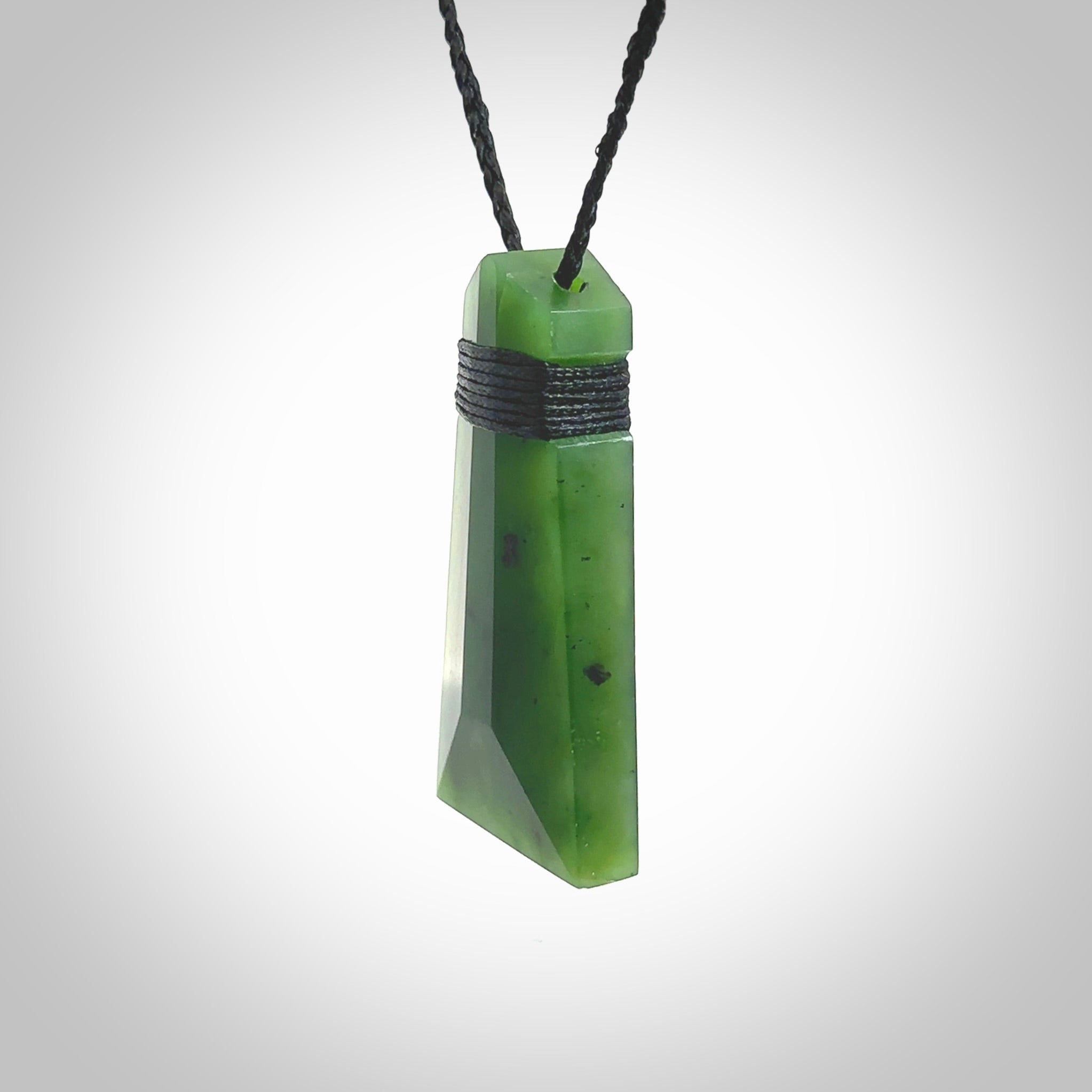 Hand made large New Zealand Kawakawa jade toki pendant. Hand carved in New Zealand by Rueben Tipene. Hand made jewellery. Unique large Jade Toki with adjustable cord. Free shipping worldwide.