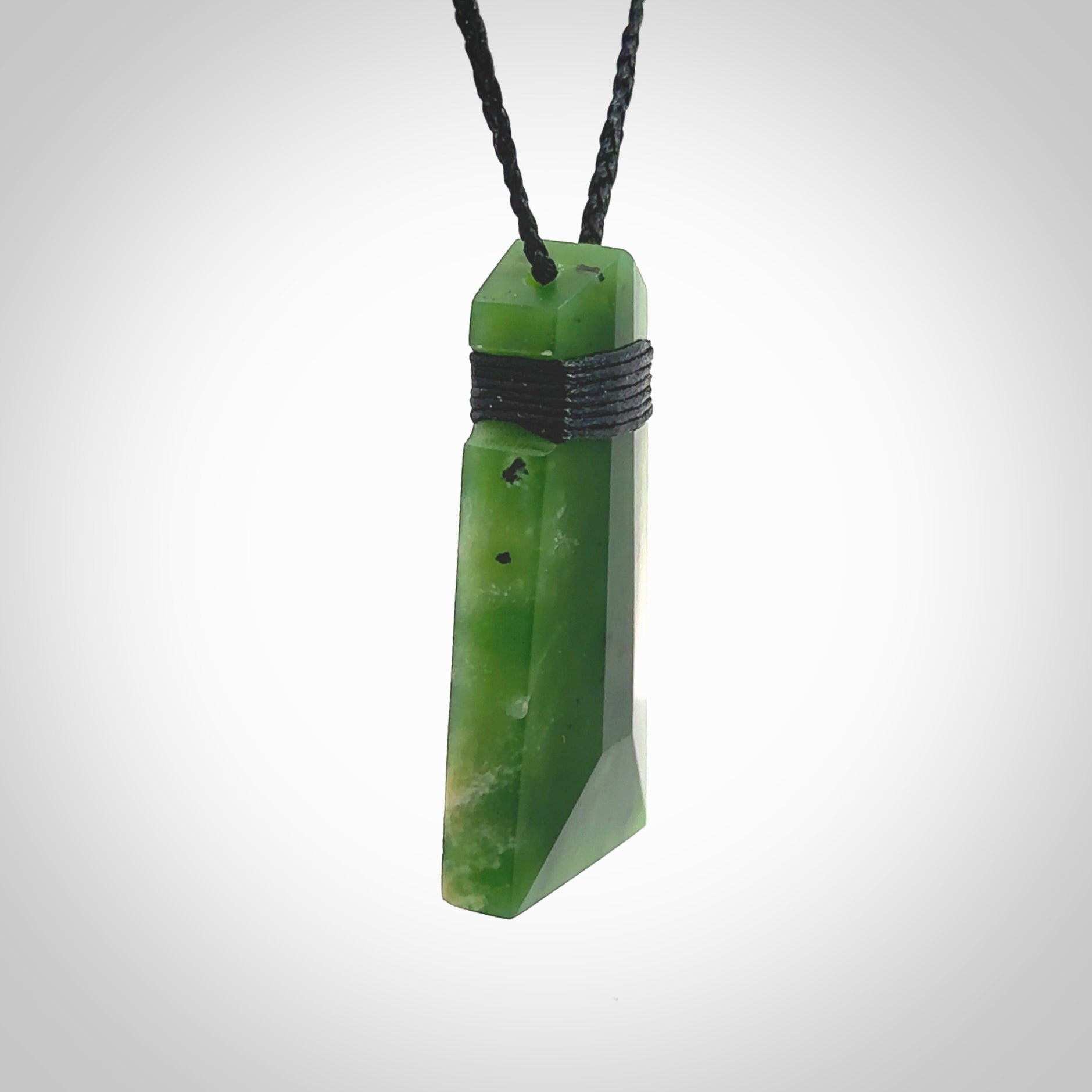 Hand made large New Zealand Kawakawa jade toki pendant. Hand carved in New Zealand by Rueben Tipene. Hand made jewellery. Unique large Jade Toki with adjustable cord. Free shipping worldwide.