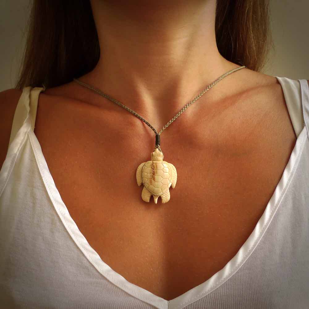 This is a beautiful hand carved woolly mammoth tusk turtle pendant. A really cool piece that is made from this rare and beautiful material. The mammoth has a very distinctive grain and each piece is different. We ship this worldwide and the cost of shipping is included in the price.